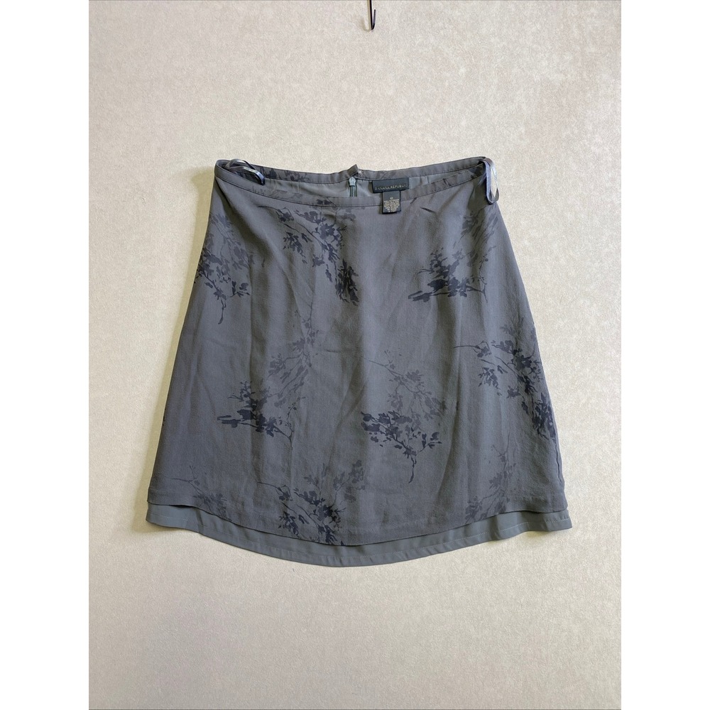 Banana Republic Grey Silk Floral Branch Print Mini Skirt Size 12 Lined Zip Back
